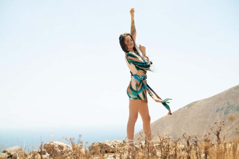 Santorini: 1H Pyrgos Village Cinematic Photoshoot Experience - FAQ