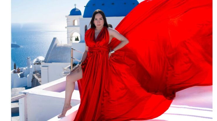 Santorini: 1Hour Flying Dress Photoshoot - Good To Know