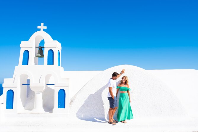 Santorini 2 Hours Private Photo-Shoot With a Professional Photographer - Islands Famous Landmarks