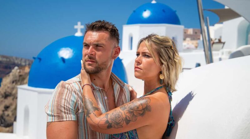 Santorini: 40-minute Photoshoot in Oia - What Travelers Can Expect During the Tour