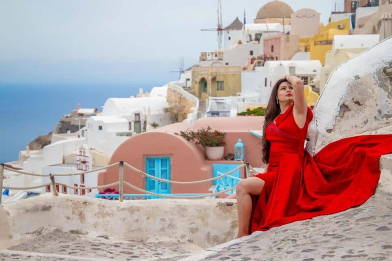 Santorini: 40-minute Photoshoot in Oia - The Photographers & Their Expertise