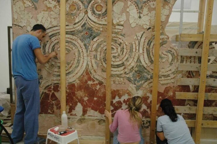 Santorini: Akrotiri & Oia - Exploring the Archaeological Site