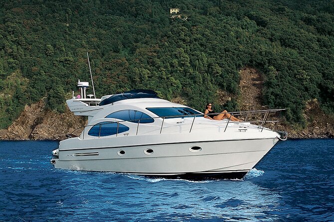 Santorini Caldera: Private Flybridge Yacht Experience - Selecting Date and Travelers