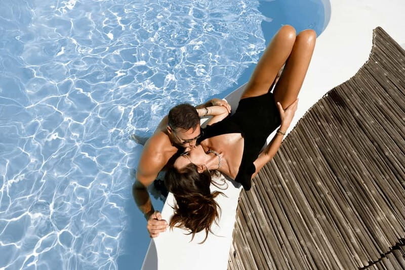 Santorini: Casual Photoshoot by Flying Dress Photo © - An Authentic, Well-Balanced Getaway