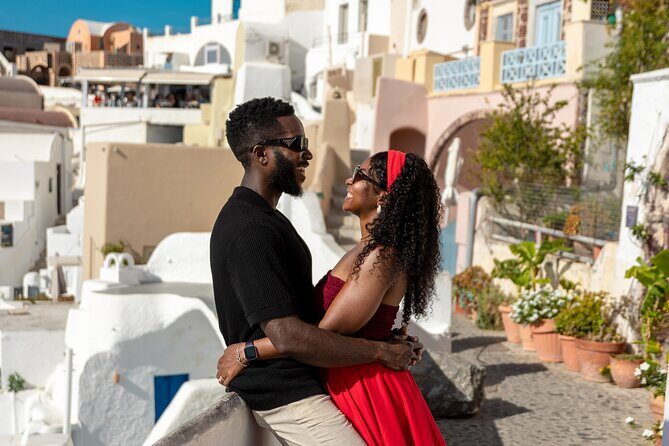 Santorini couple photoshoot with 50 edited photos! - Why Pick a Santorini Couples Photoshoot?