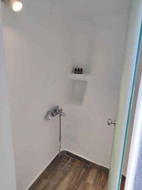 Santorini: Couples Massage & Day Pool, Jacuzzi, Gym Access - Experience Description