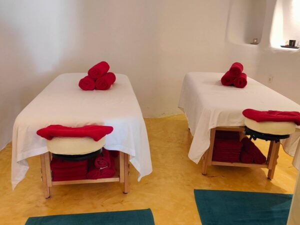 Santorini: Couples Massage & Day Pool, Jacuzzi, Gym Access - The Sum Up