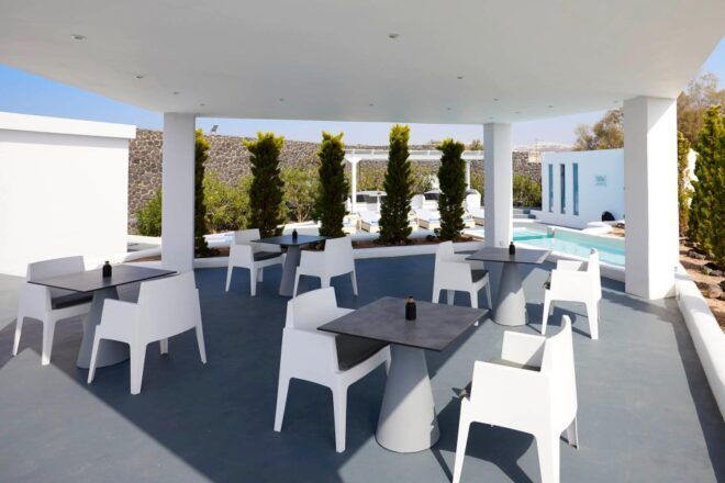 Santorini: Couples' Massage With Dinner & Day Access to Pool - Experience Highlights