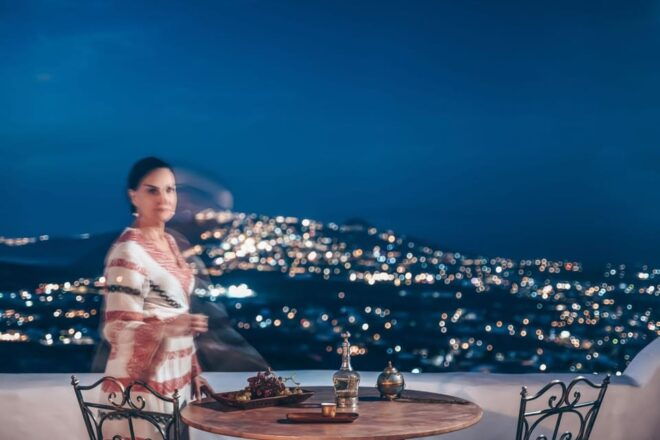 Santorini: Create & Exhibit Your Art at Santa Croce Villa - Villa Facilities and Amenities
