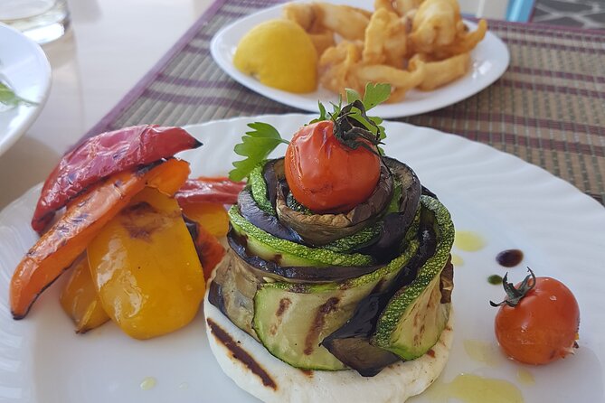 Santorini Delights: A Cruise Passengers Dream Day - Meeting Point and Guide Identification
