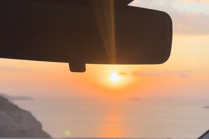 Santorini Elegance:Premium Transfer Services for Airport and Port - Analyzing the Pricing and Its Value