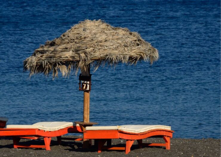 Santorini Highlights Guided Tour With Black Beach - Exploring the Charming Village of Oia
