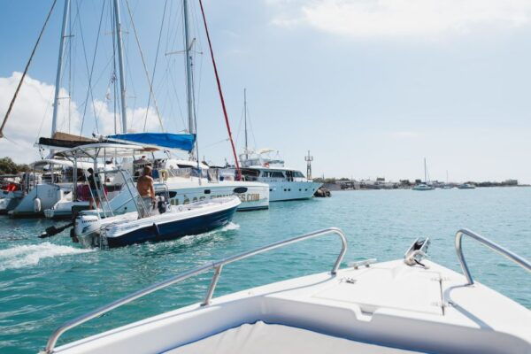 Santorini: License-Free Boat Rental With Ice, Water, & Fruit - The Sum Up