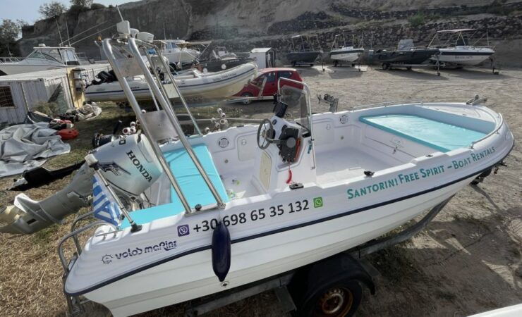 Santorini: License-Free Boat Rental With Snorkeling Gear - Experience Highlights