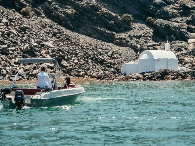 Santorini: License Free, Luxurious Small Boat Rental - Meeting Information