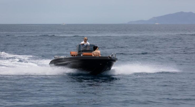 Santorini: License Free Luxury Boat - Good To Know