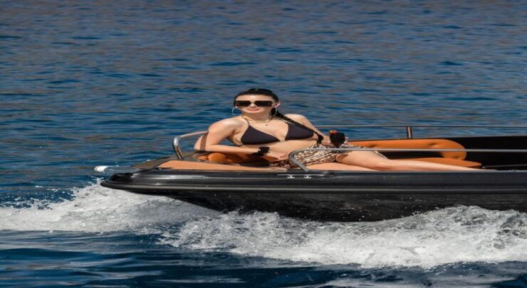 Santorini: License Free Luxury Boat - Duration and Instructor Info