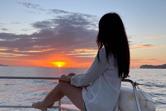 Santorini Luxury Catamaran Private Cruise - Experience the Santorini Hot Springs