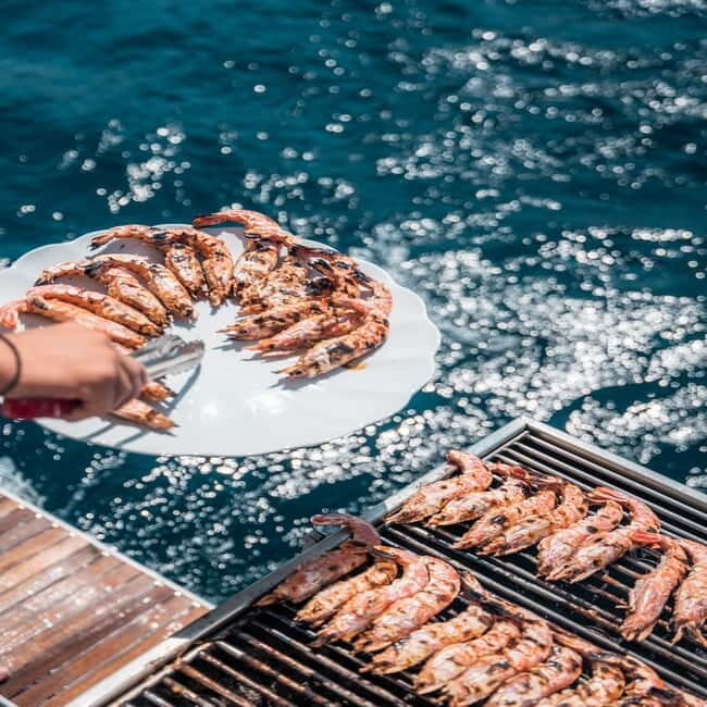 Santorini: Majestic Catamaran Cruise with Meal and Drinks - FAQ