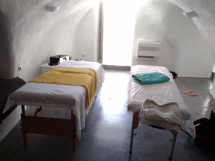 Santorini: Mobile Massage at Your Hotel Suite or Villa - Service Details