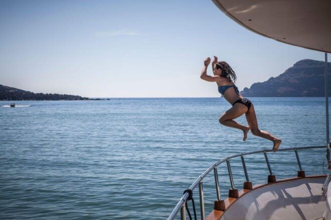 Santorini: Motor Yacht Private Cruise With 5-Course Meal - Inclusions