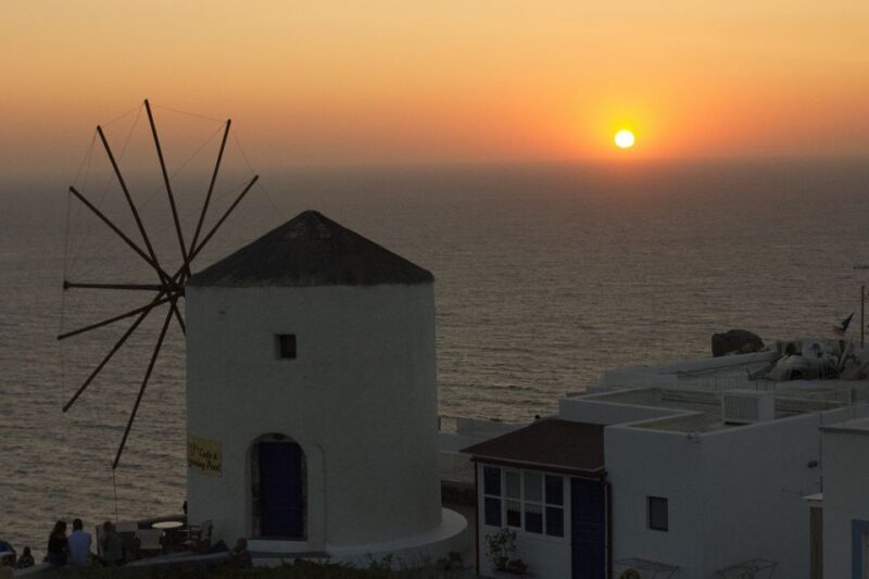 Santorini: Oia Cultural Highlights Sunset Walking Tour - Practical Tips for Travelers