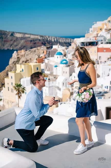 Santorini: Oia Private Couple Photoshoot with 35 Photos - The Sum Up