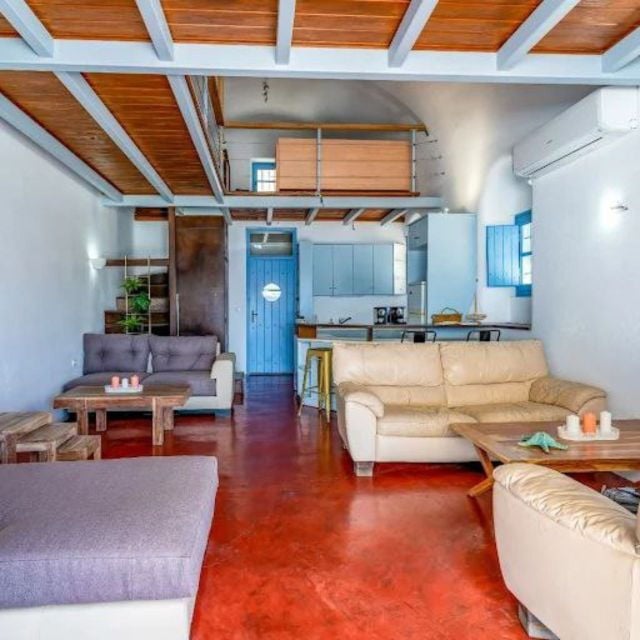 Santorini: Port VIP Lounge with Coffee & Luggage Assistance - Practical Details