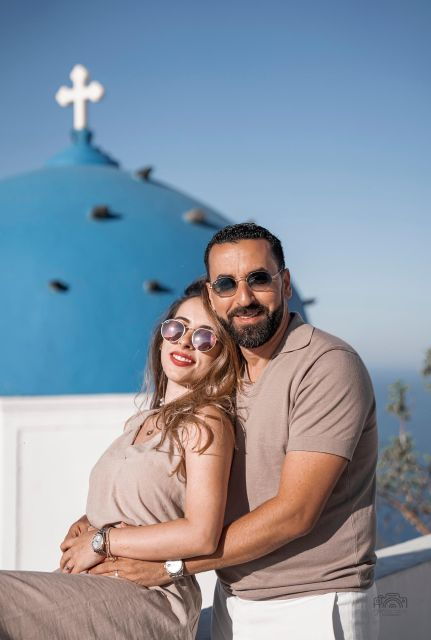 Santorini: Private 1-Hour Photoshoot in Oia or Imerovigli - Location Options