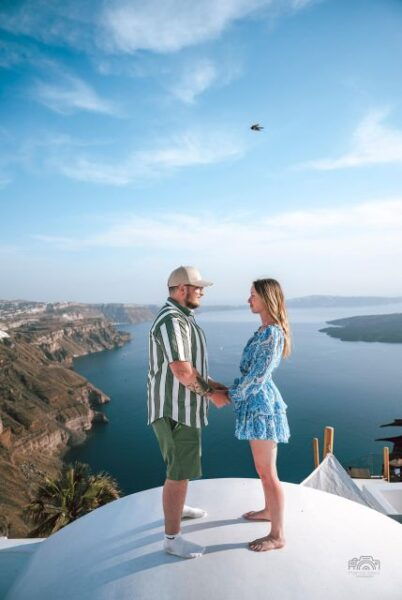 Santorini: Private 1-Hour Photoshoot in Oia or Imerovigli - Inclusions Provided