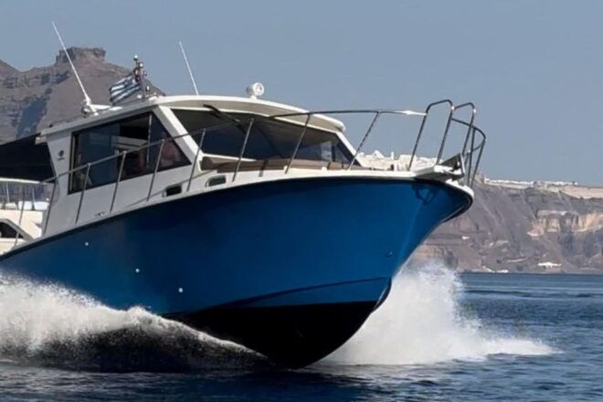 Santorini Private Cruise Sightseeing Tour With BBQ & Drinks - Tour Highlights and Experience
