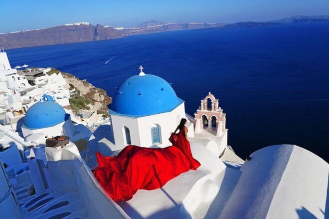 Santorini: Private Flying Dress Photoshoot in Santorini - Santorini