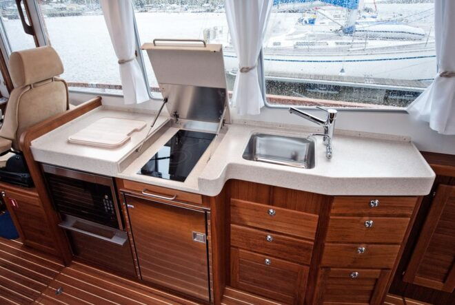 Santorini: Private Motor Yacht Cruise and Lunch in Thirassia - Itinerary Details