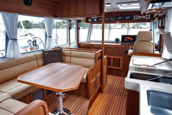 Santorini: Private Motor Yacht Cruise and Lunch in Thirassia - The Sum Up