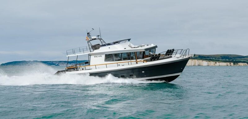 Santorini: Private Motor Yacht Cruise with Meal & Open Bar - Discover the Magic of Santorini’s Waterways