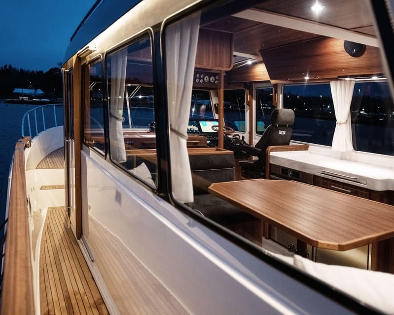 Santorini: Private Motor Yacht Cruise with Meal & Open Bar - FAQ