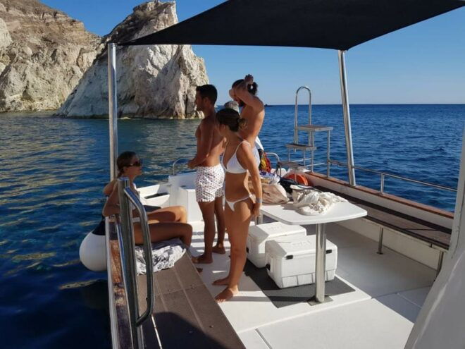 Santorini: Private Motorboat Cruise and Volcano Hike - Inclusions and Amenities