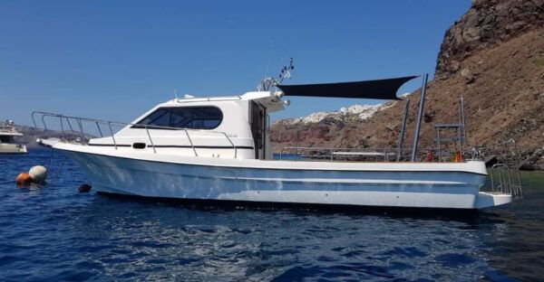 Santorini: Private Motorboat Cruise and Volcano Hike - Exploring Santorinis Beauty