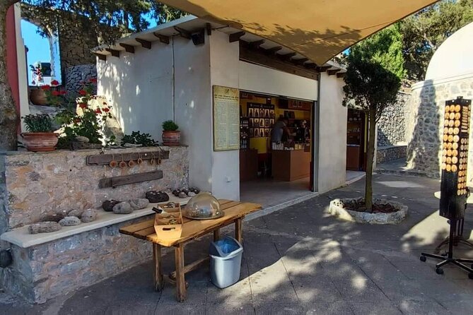 Santorini Private Peak-Nic Sunset Tour - Host Response