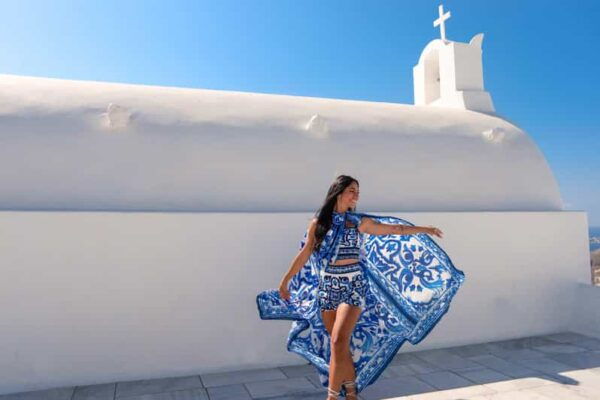 Santorini: Private Photoshoot Tour by a Pro Photographer - Why Choose a Pro Photographer