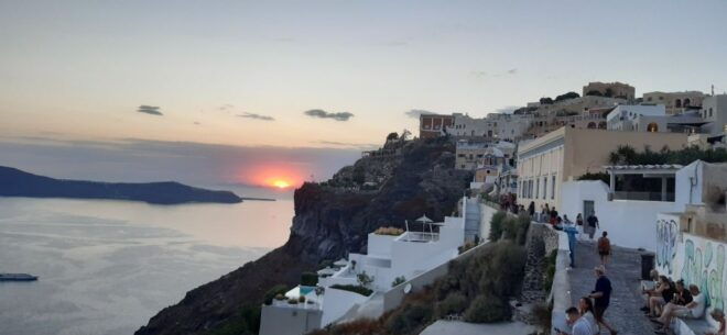 Santorini: Private Sightseeing Half-Day Tour - Visit to Famous Landmarks