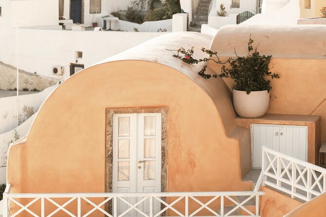 Santorini: Private Tour in the Picturesque Village of Oia - Additional Information and Accessibility