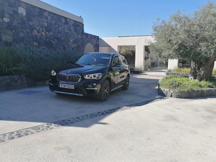 Santorini: Private Transfer From the Port - Driver Qualifications