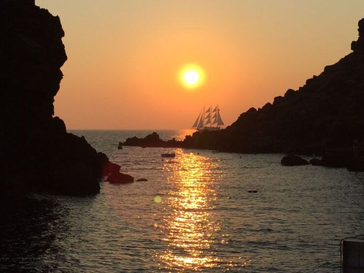 Santorini: Private Yacht Cruise With Open Bar and Meal - Highlights and Sightseeing
