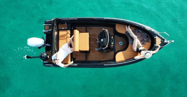 SANTORINI: RENT A BOAT LICENSE FREE AND CRUISE IN CALDERA - Itinerary and Destinations