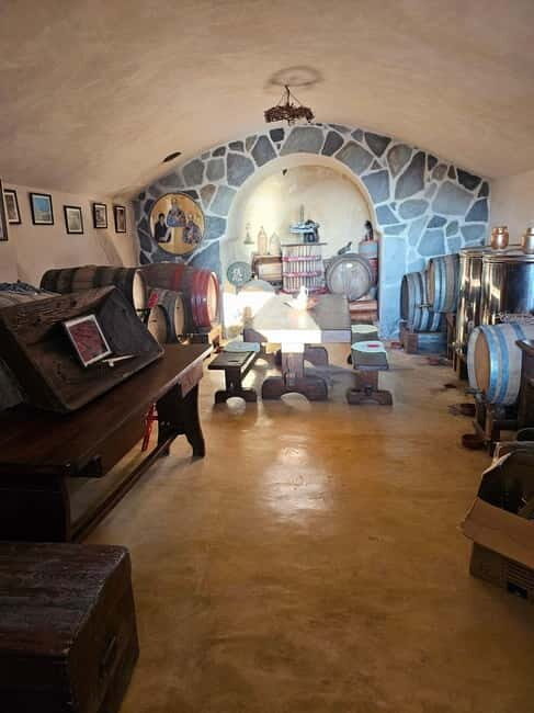 Santorini: Shared Wine Tasting and Culinary Experience - What Travelers Can Expect