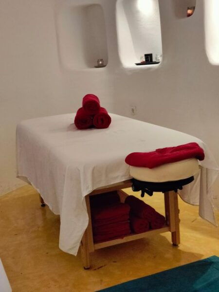 Santorini: Signature Aromatherapy Spa Face - Body Treatment - Directions