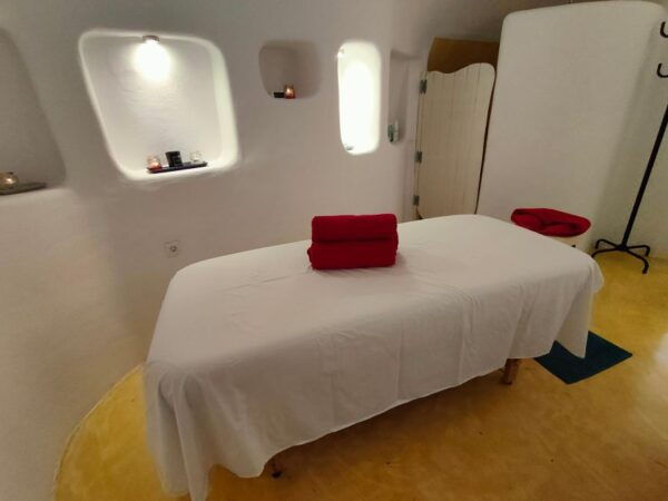 Santorini: Spa Massage Break Pool Day Access for 3-9 Friends - Frequently Asked Questions