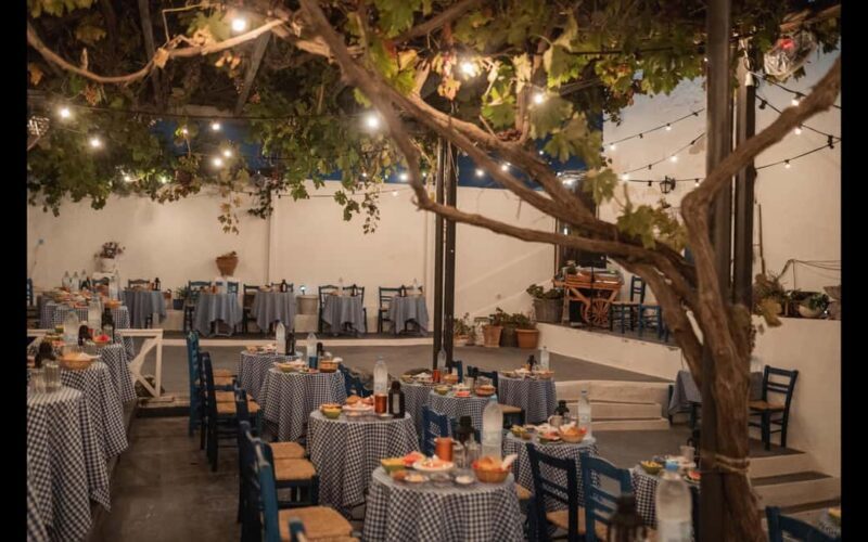 Santorini: The Greek Wedding Show - Who Will Love This Tour?