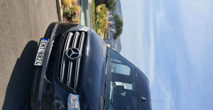 Santorini: Transfer From Santorini Port to Oia (Ia) - Deluxe Car With English-Speaking Driver